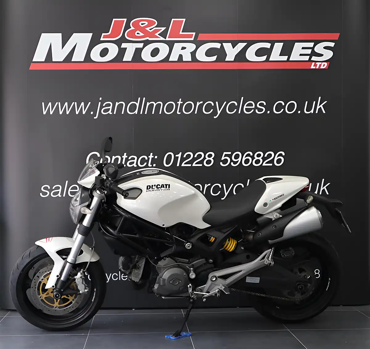 Used 2008 Ducati Monster 696+ White - Interior and Exterior details 5