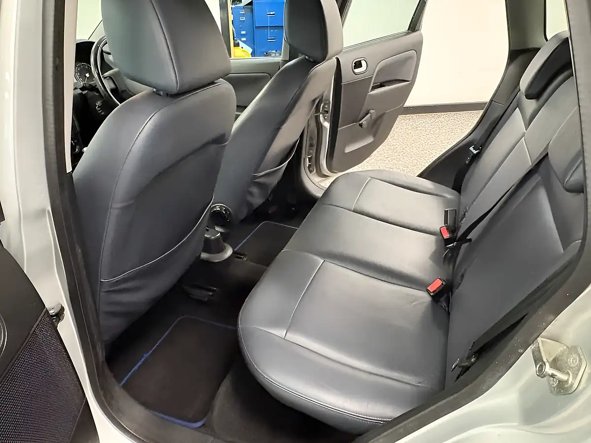 Used 2008 Ford Fiesta Ghia Silver - Interior and Exterior details 13