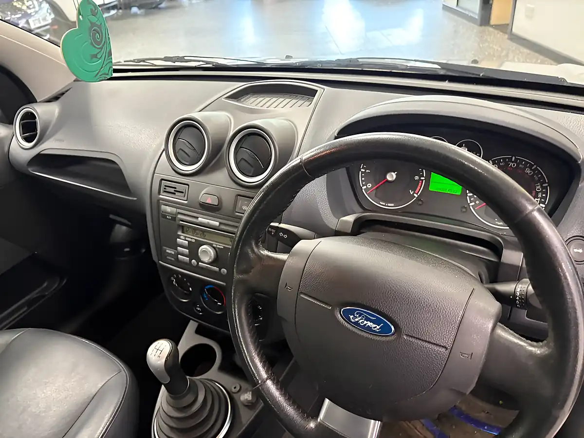 Used 2008 Ford Fiesta Ghia Silver - Interior and Exterior details 18