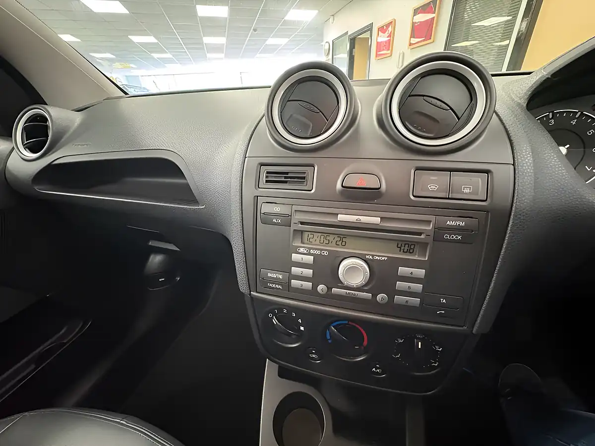 Used 2008 Ford Fiesta Ghia Silver - Interior and Exterior details 19