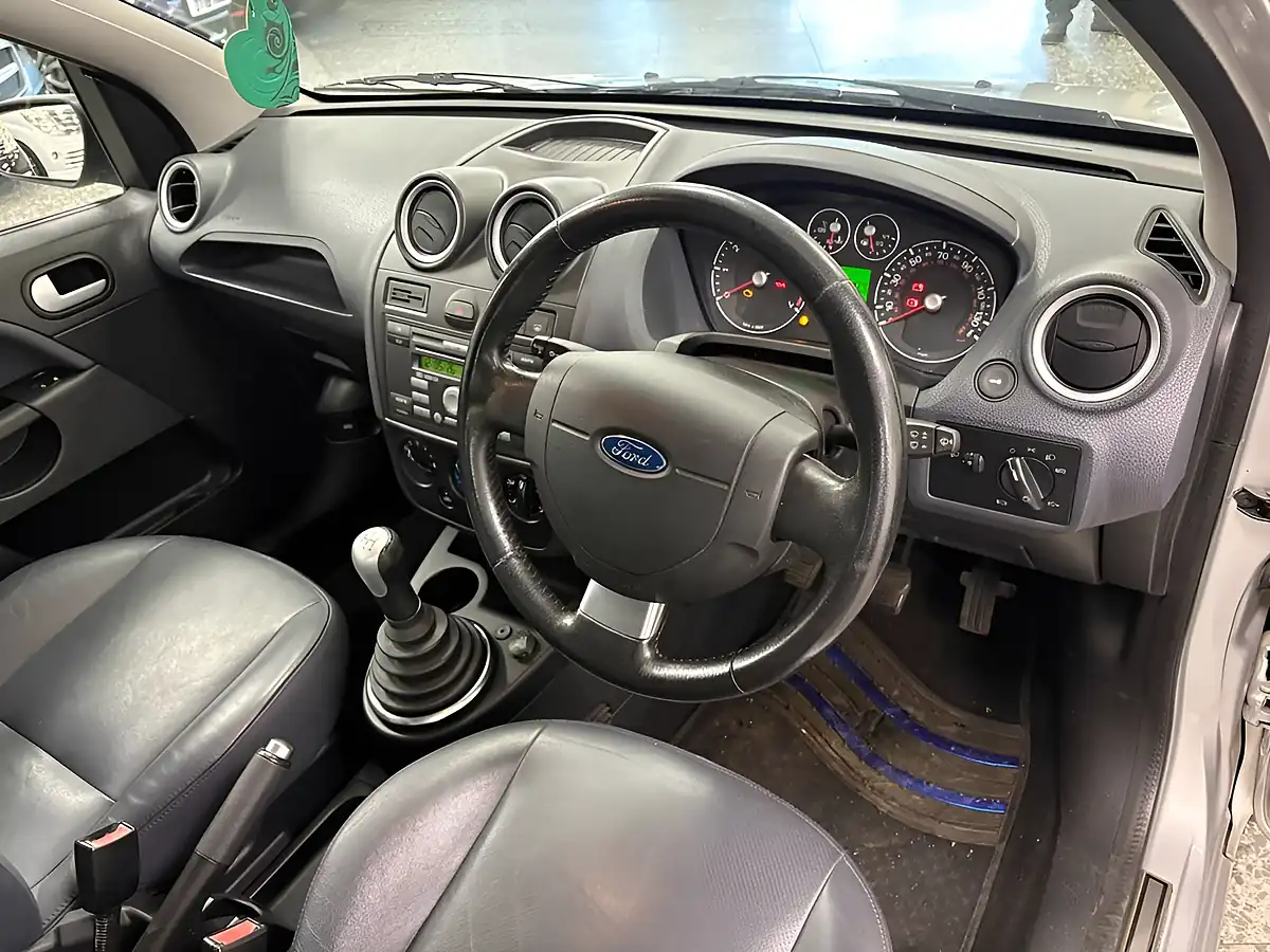 Used 2008 Ford Fiesta Ghia Silver - Interior and Exterior details 2