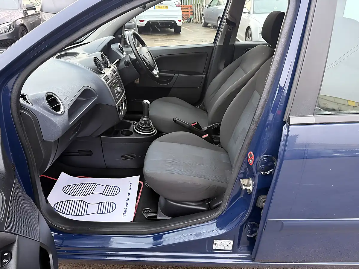 Used 2008 Ford Fiesta Zetec Blue - Interior and Exterior details 12