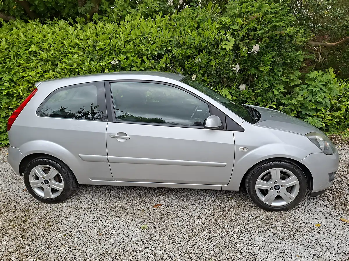 Used 2008 Ford Fiesta Zetec Climate Silver - Interior and Exterior details 3