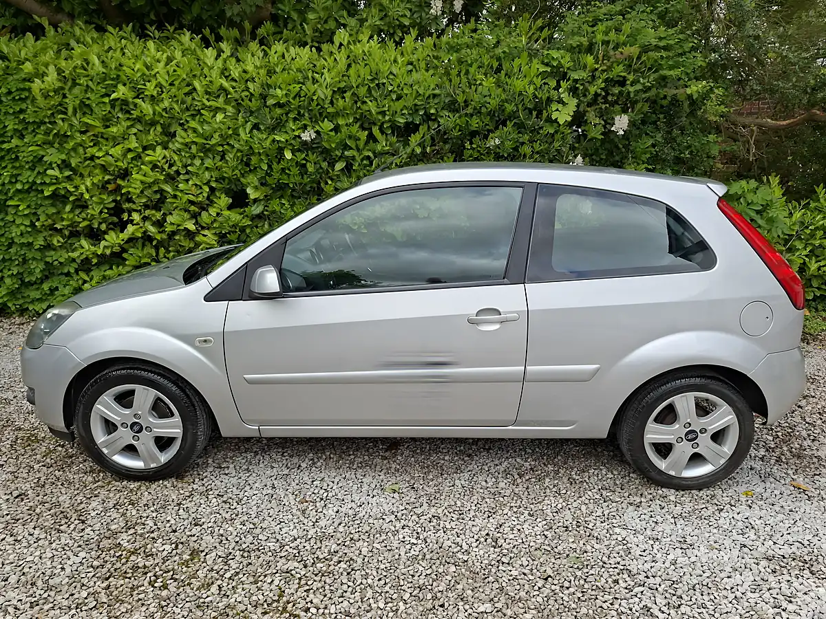 Used 2008 Ford Fiesta Zetec Climate Silver - Interior and Exterior details 4