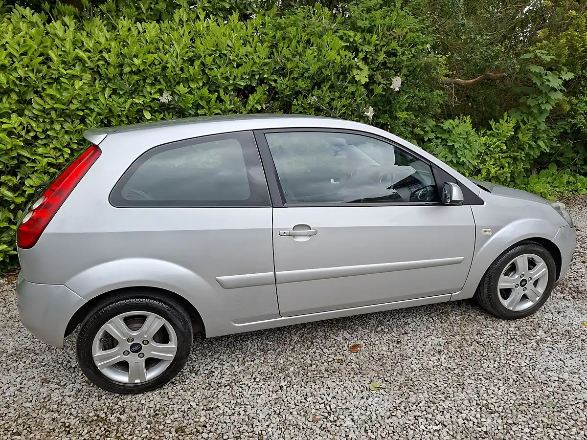 Used 2008 Ford Fiesta Zetec Climate Silver - Interior and Exterior details 6