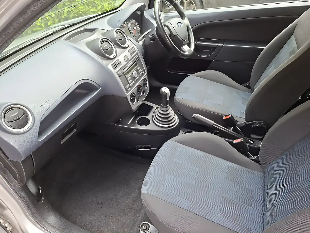 Used 2008 Ford Fiesta Zetec Climate Silver - Interior and Exterior details 9