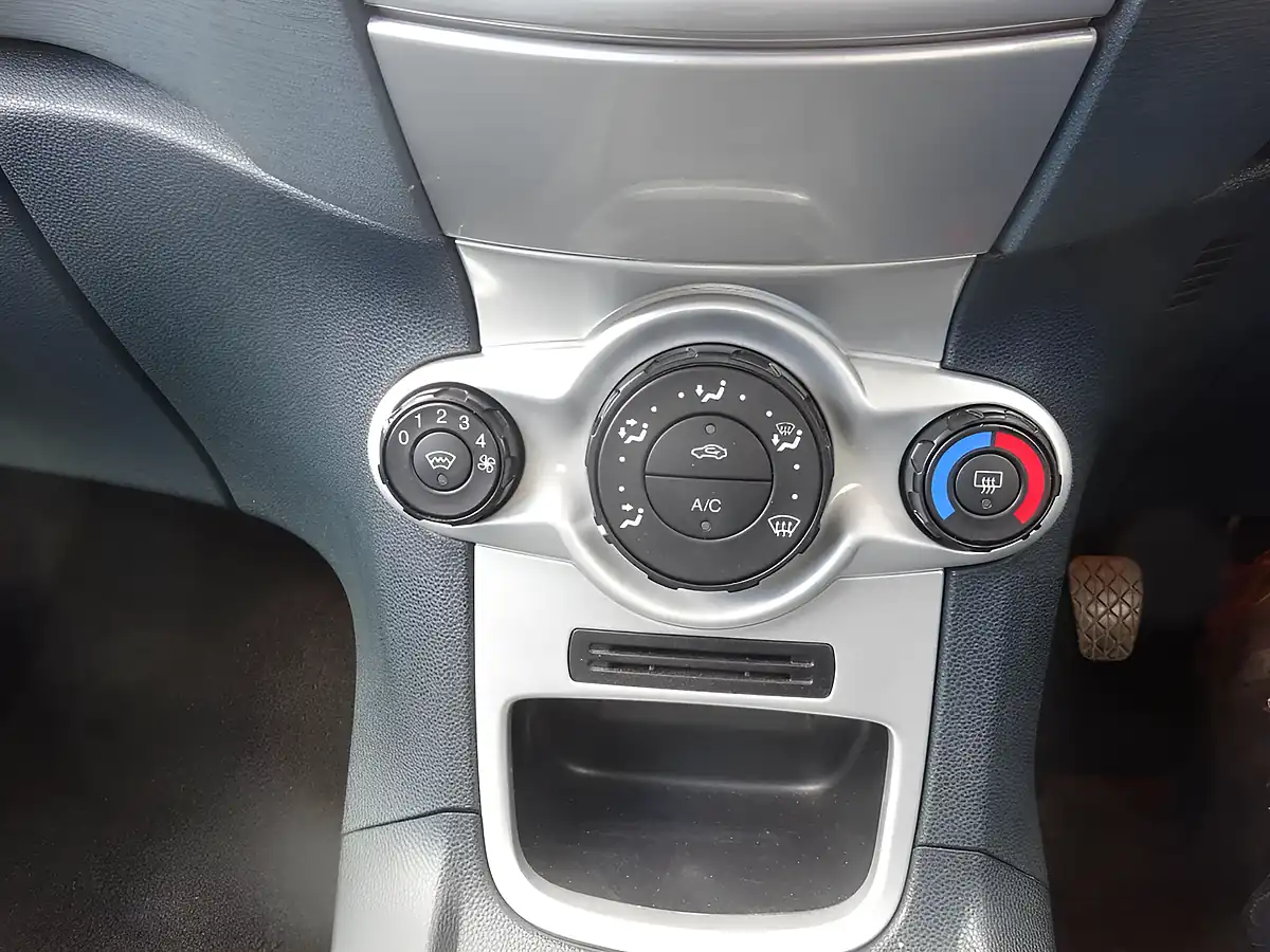 Used 2008 Ford Fiesta Zetec Red - Interior and Exterior details 19