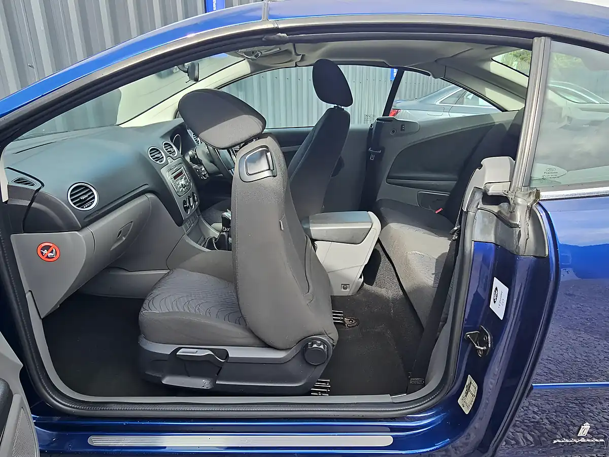Used 2008 Ford Focus Cc Blue - Interior and Exterior details 10