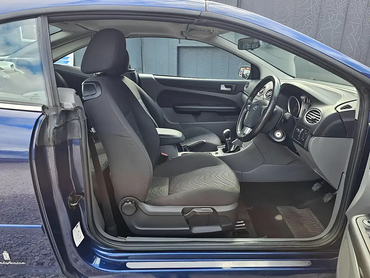 Used 2008 Ford Focus Cc Blue - Interior and Exterior details 7