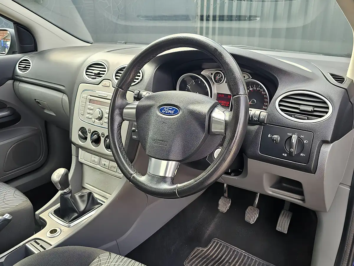 Used 2008 Ford Focus Cc Blue - Interior and Exterior details 8