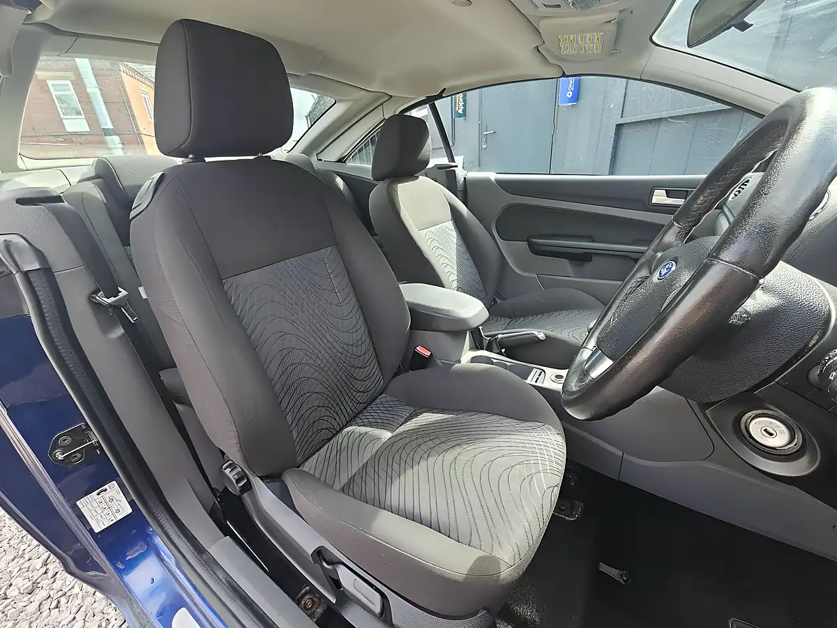 Used 2008 Ford Focus Cc Blue - Interior and Exterior details 9