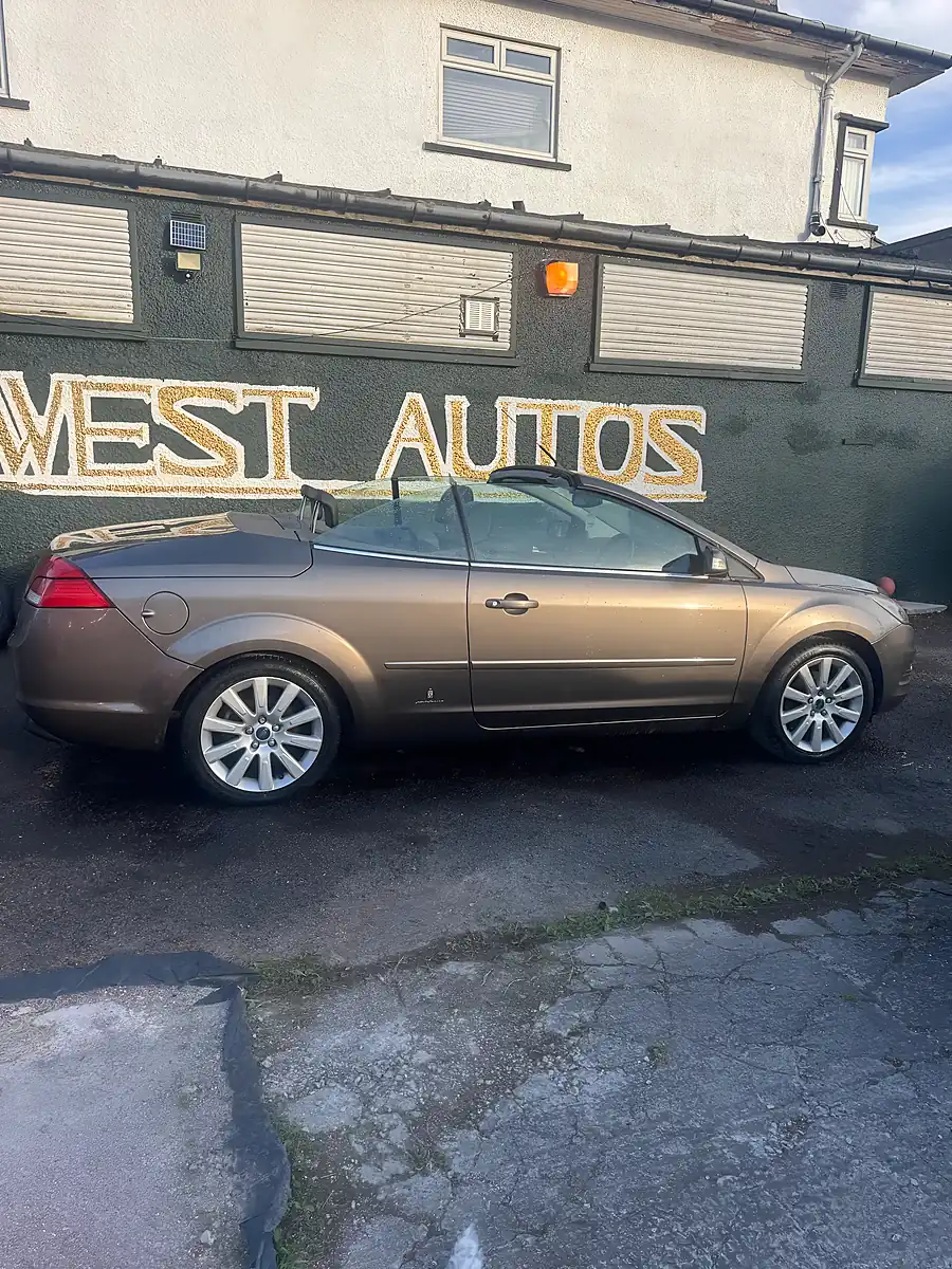 Used 2008 Ford Focus Coupé-Cabriolet - Interior and Exterior details 4