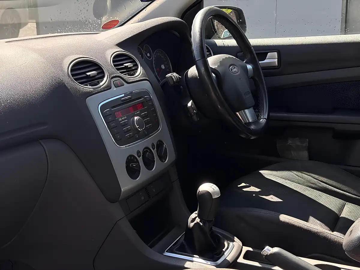 Used 2008 Ford Focus Zetec Climate Silver - Interior and Exterior details 11