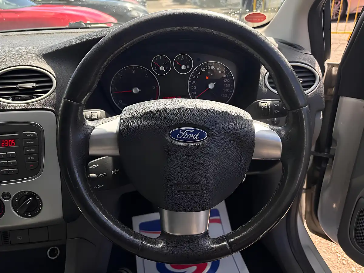 Used 2008 Ford Focus Zetec Climate Silver - Interior and Exterior details 16