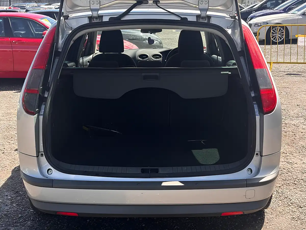 Used 2008 Ford Focus Zetec Climate Silver - Interior and Exterior details 20