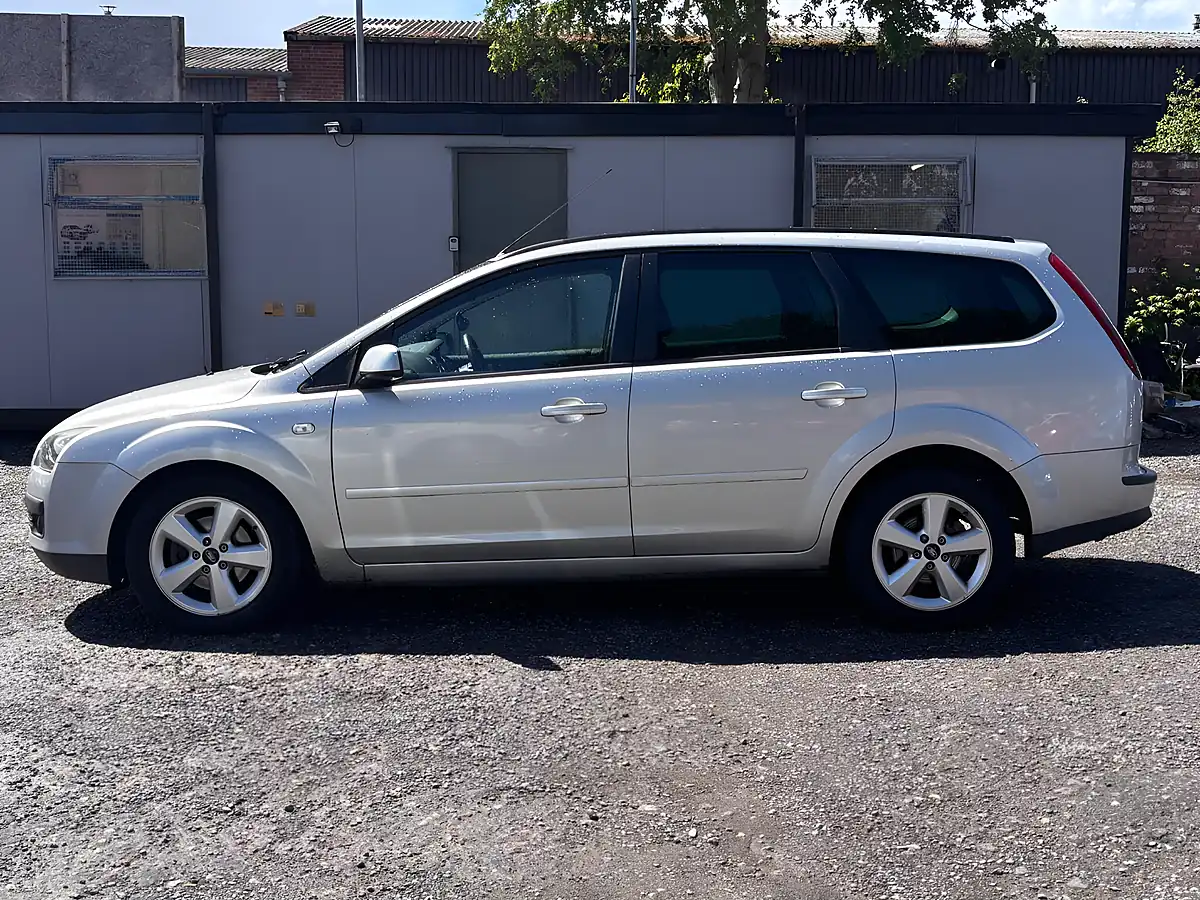 Used 2008 Ford Focus Zetec Climate Silver - Interior and Exterior details 4