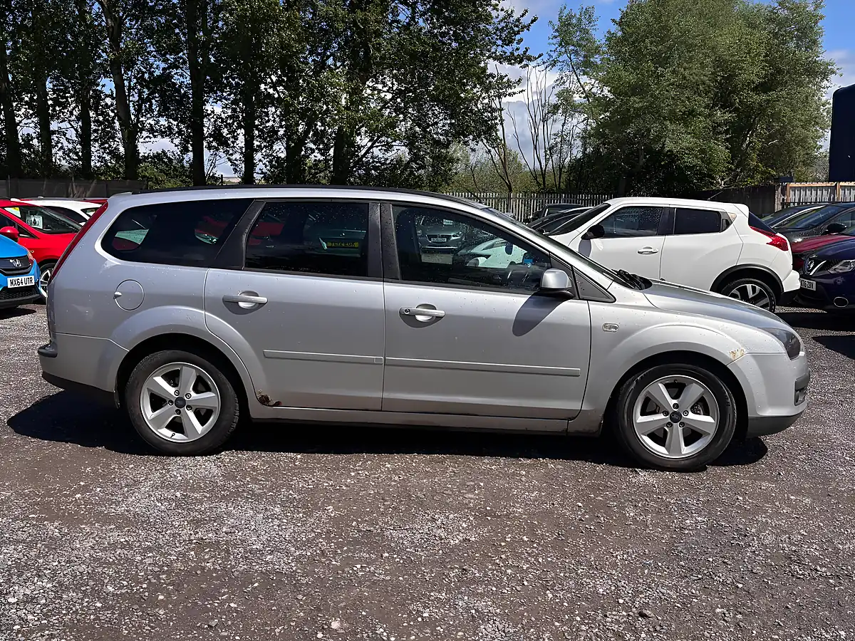 Used 2008 Ford Focus Zetec Climate Silver - Interior and Exterior details 8