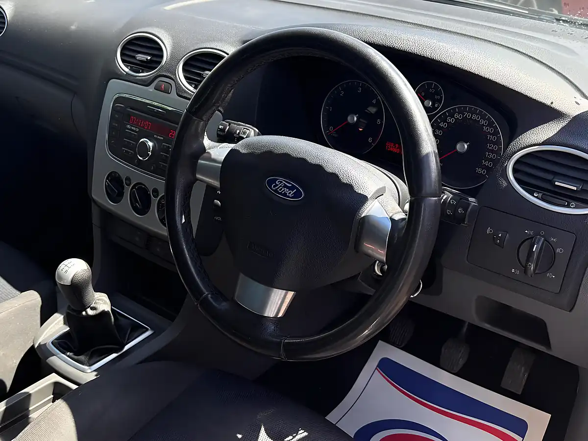 Used 2008 Ford Focus Zetec Climate Silver - Interior and Exterior details 9