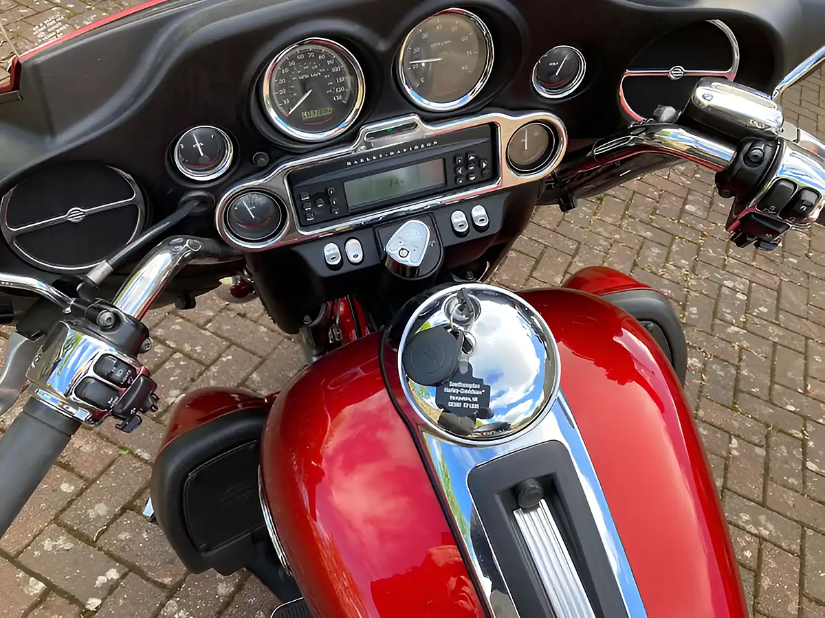 Used 2008 Harley-Davidson Electra Glide Uc Red - Interior and Exterior details 10