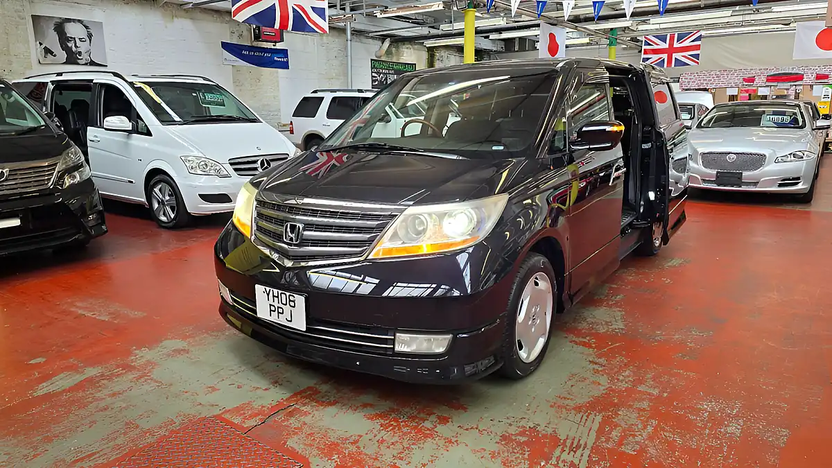 Used 2008 Honda Elysion 7 Seats Black - Front View