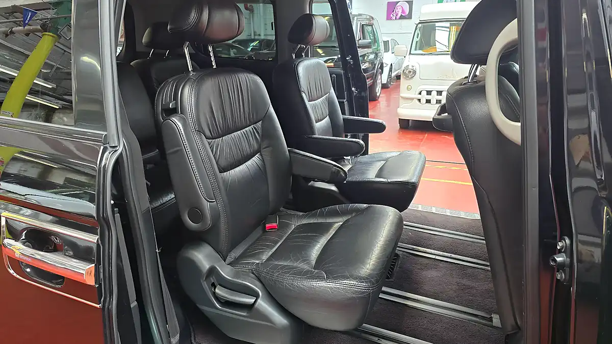 Used 2008 Honda Elysion 7 Seats Black - Interior and Exterior details 10