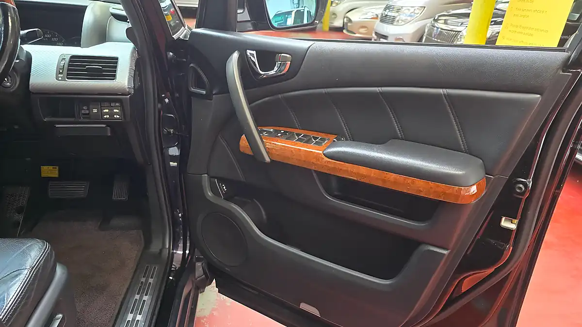 Used 2008 Honda Elysion 7 Seats Black - Interior and Exterior details 9