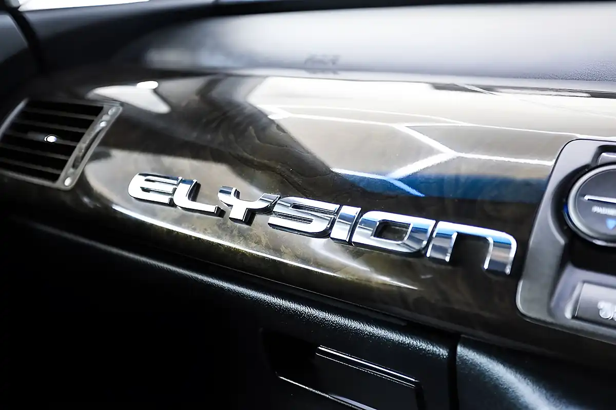 Used 2008 Honda Elysion Black - Interior and Exterior details 17