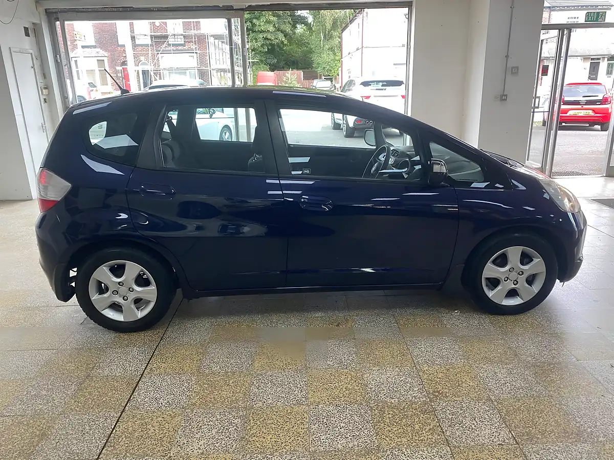 Used 2008 Honda Jazz Es Purple - Interior and Exterior details 8