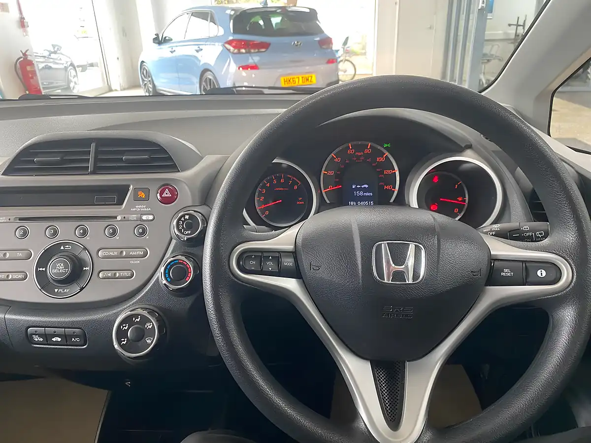 Used 2008 Honda Jazz Es Purple - Interior and Exterior details 9