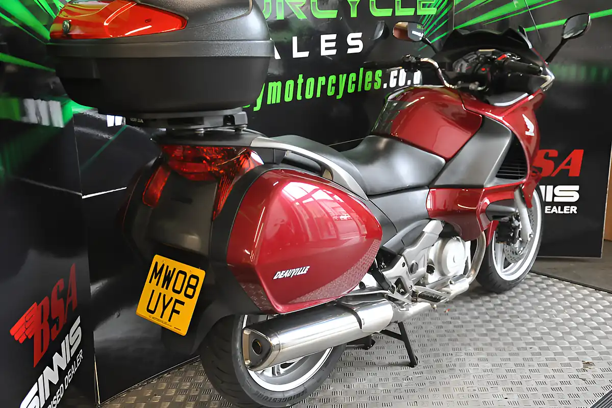 Used 2008 Honda NT700 Deauville Red - Interior and Exterior details 12
