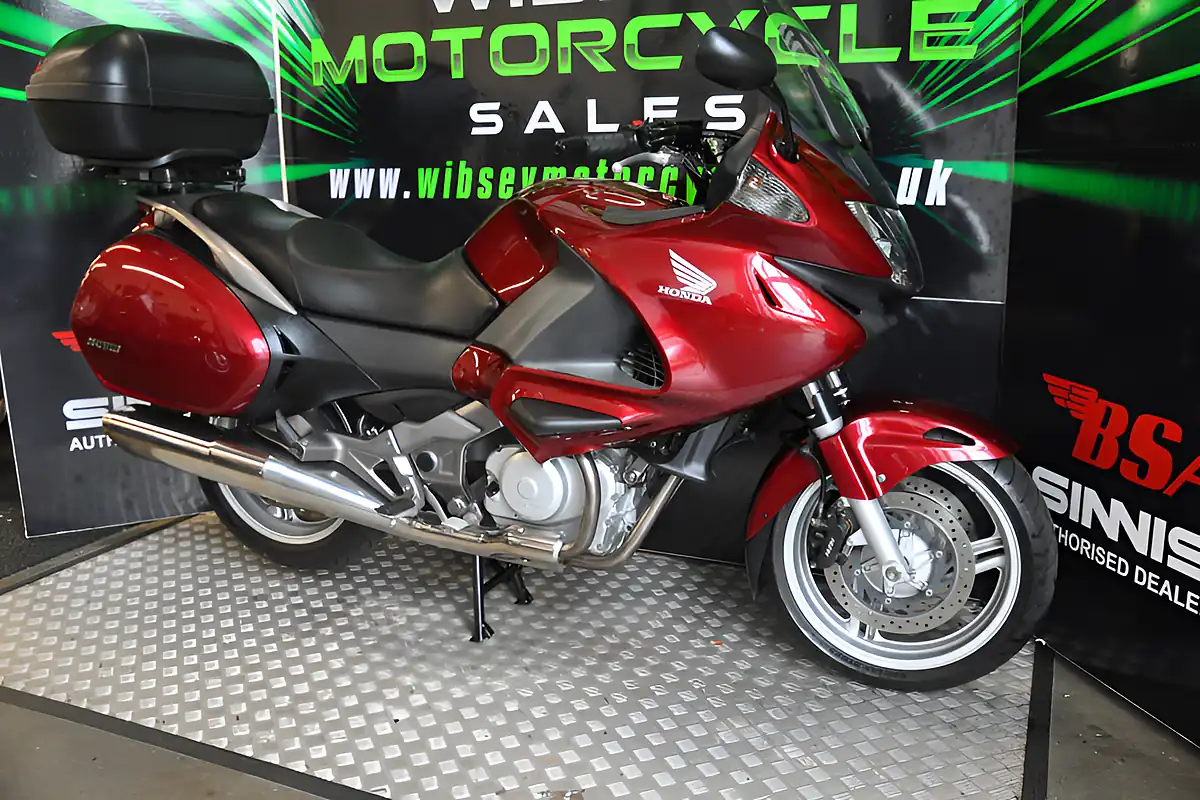 Used 2008 Honda NT700 Deauville Red - Interior and Exterior details 14