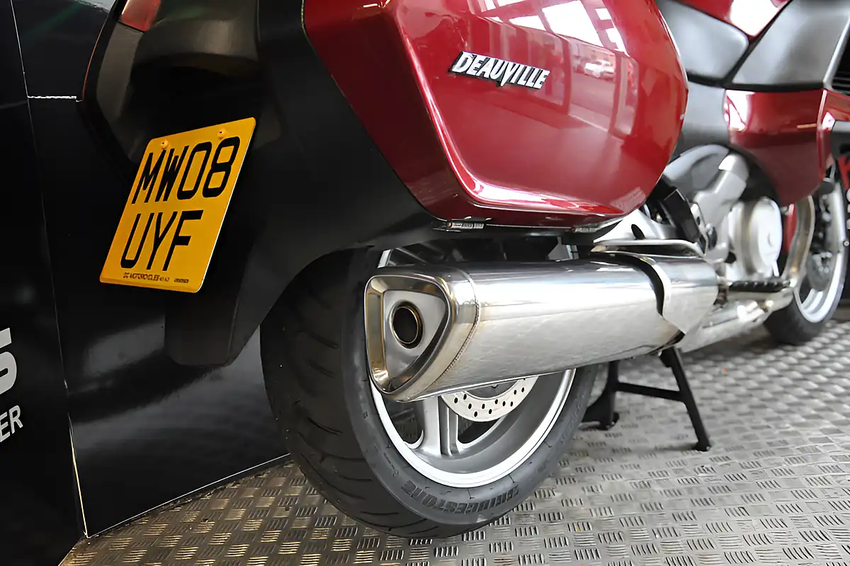 Used 2008 Honda NT700 Deauville Red - Interior and Exterior details 18