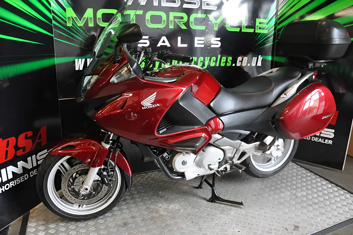Used 2008 Honda NT700 Deauville Red - Interior and Exterior details 3