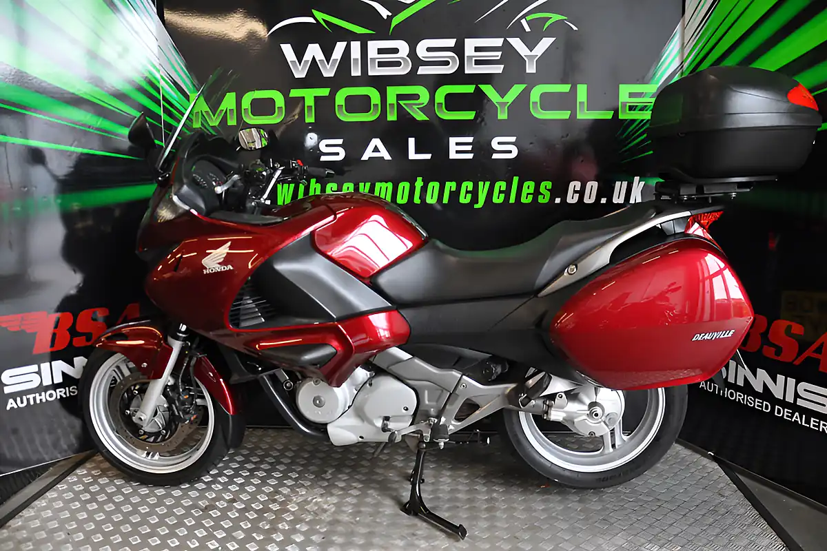 Used 2008 Honda NT700 Deauville Red - Interior and Exterior details 4