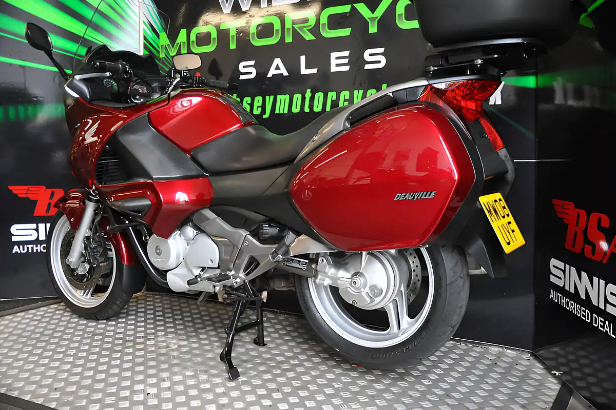 Used 2008 Honda NT700 Deauville Red - Interior and Exterior details 5