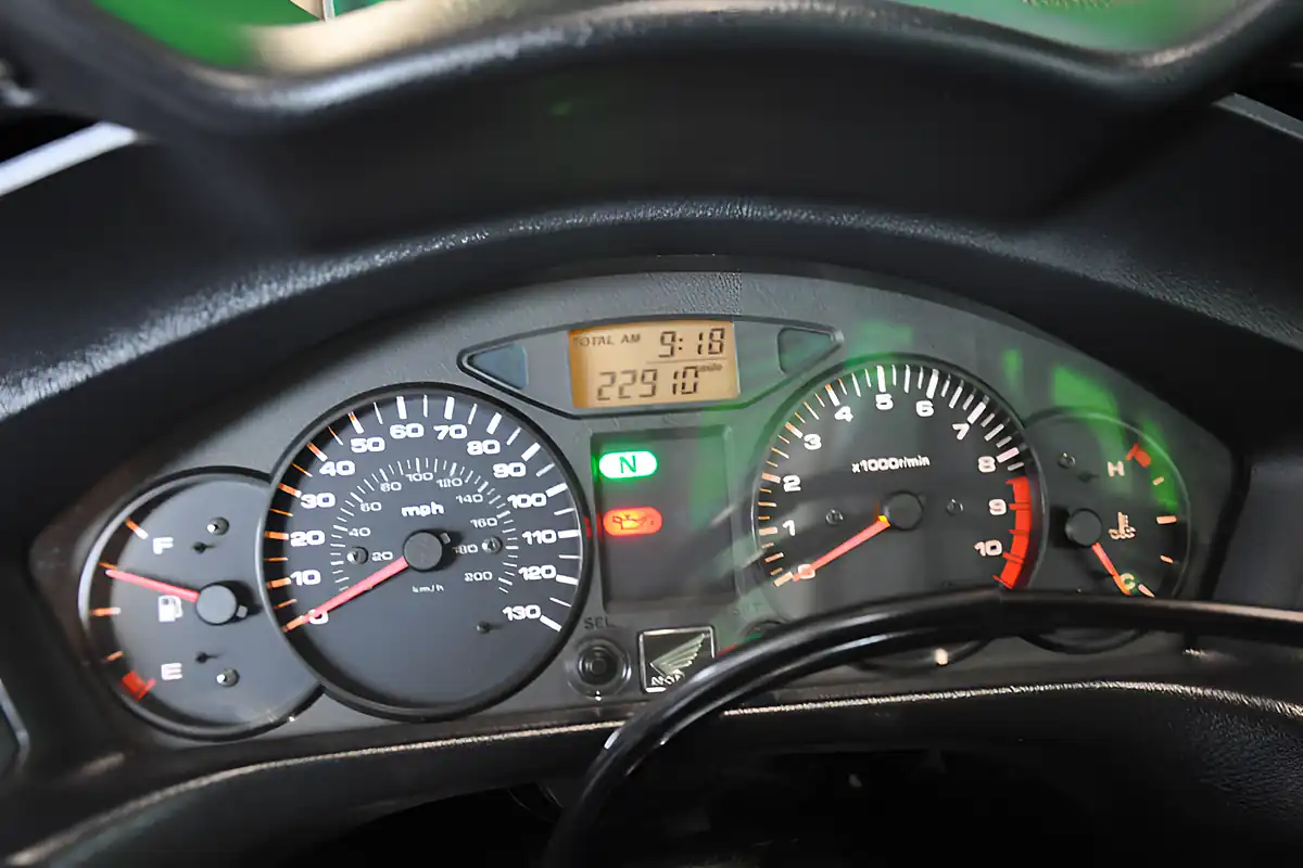 Used 2008 Honda NT700 Deauville Red - Interior and Exterior details 7