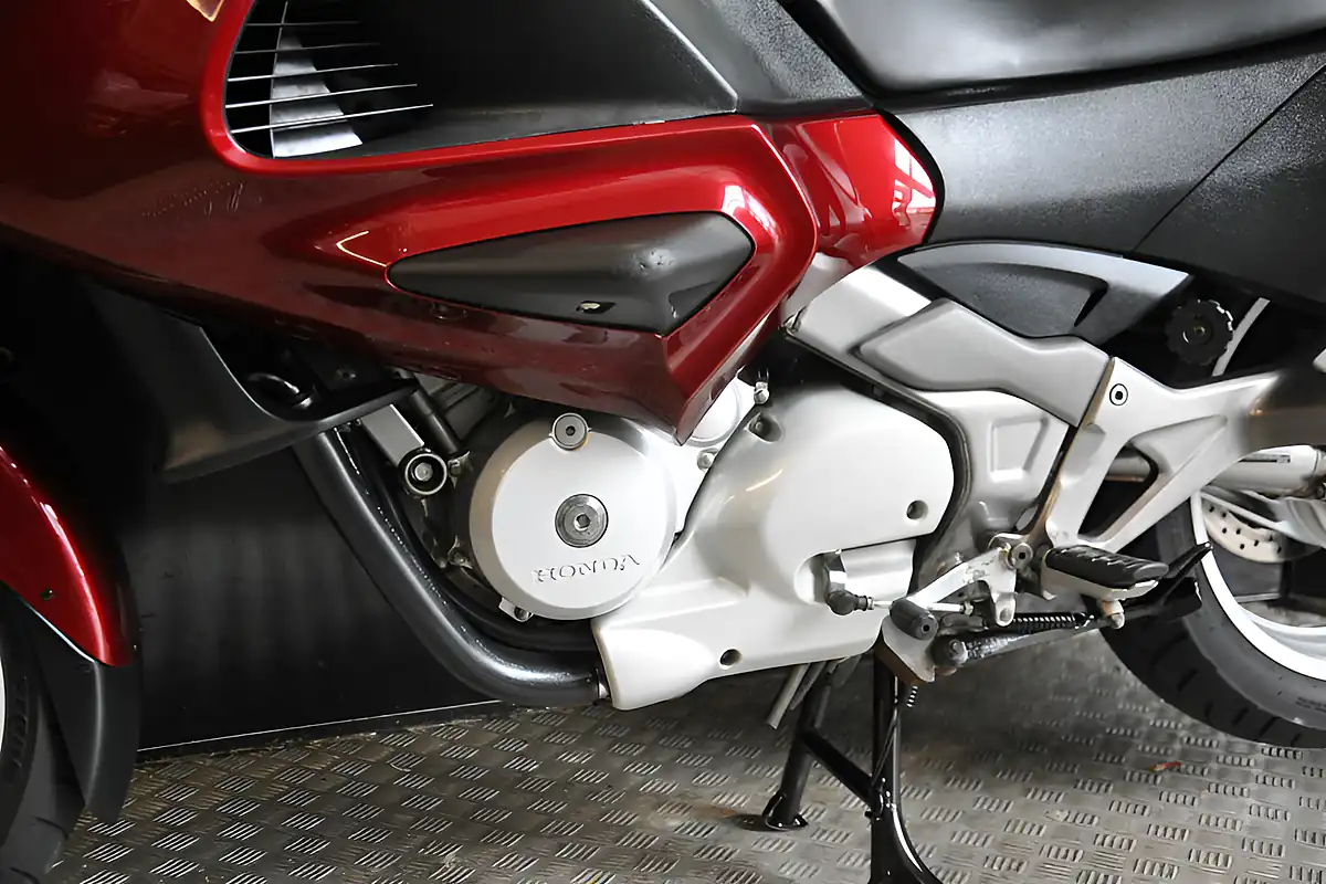 Used 2008 Honda NT700 Deauville Red - Interior and Exterior details 9