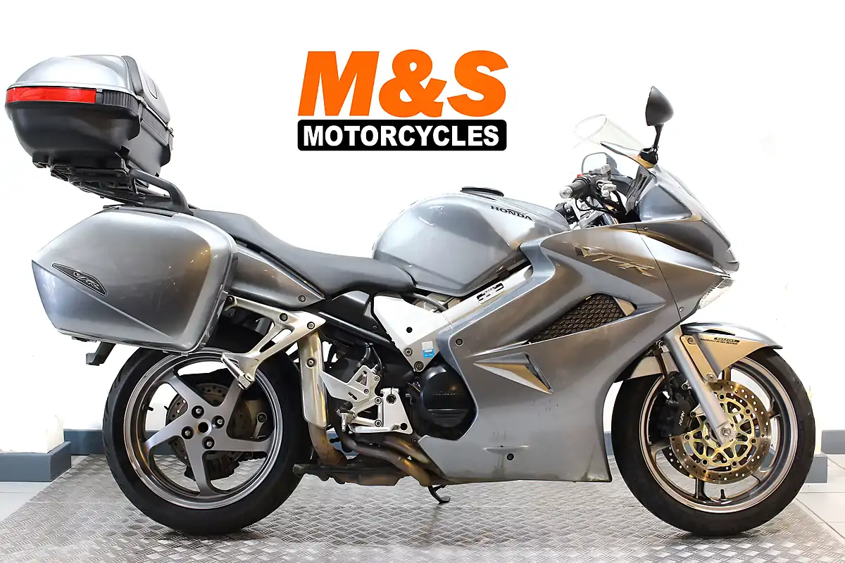 Used 2008 Honda VFR800 Silver - Front View