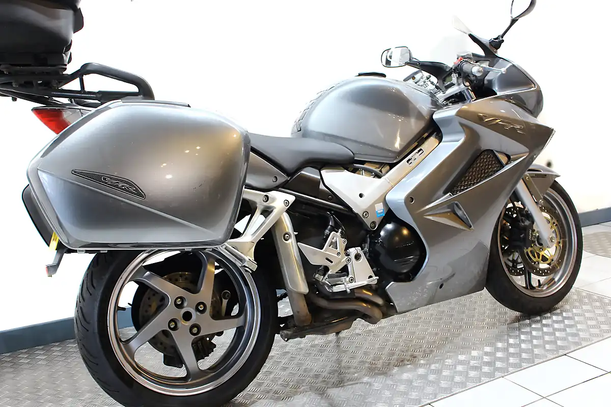 Used 2008 Honda VFR800 Silver - Interior and Exterior details 3