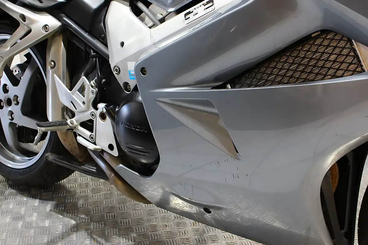 Used 2008 Honda VFR800 Silver - Interior and Exterior details 6