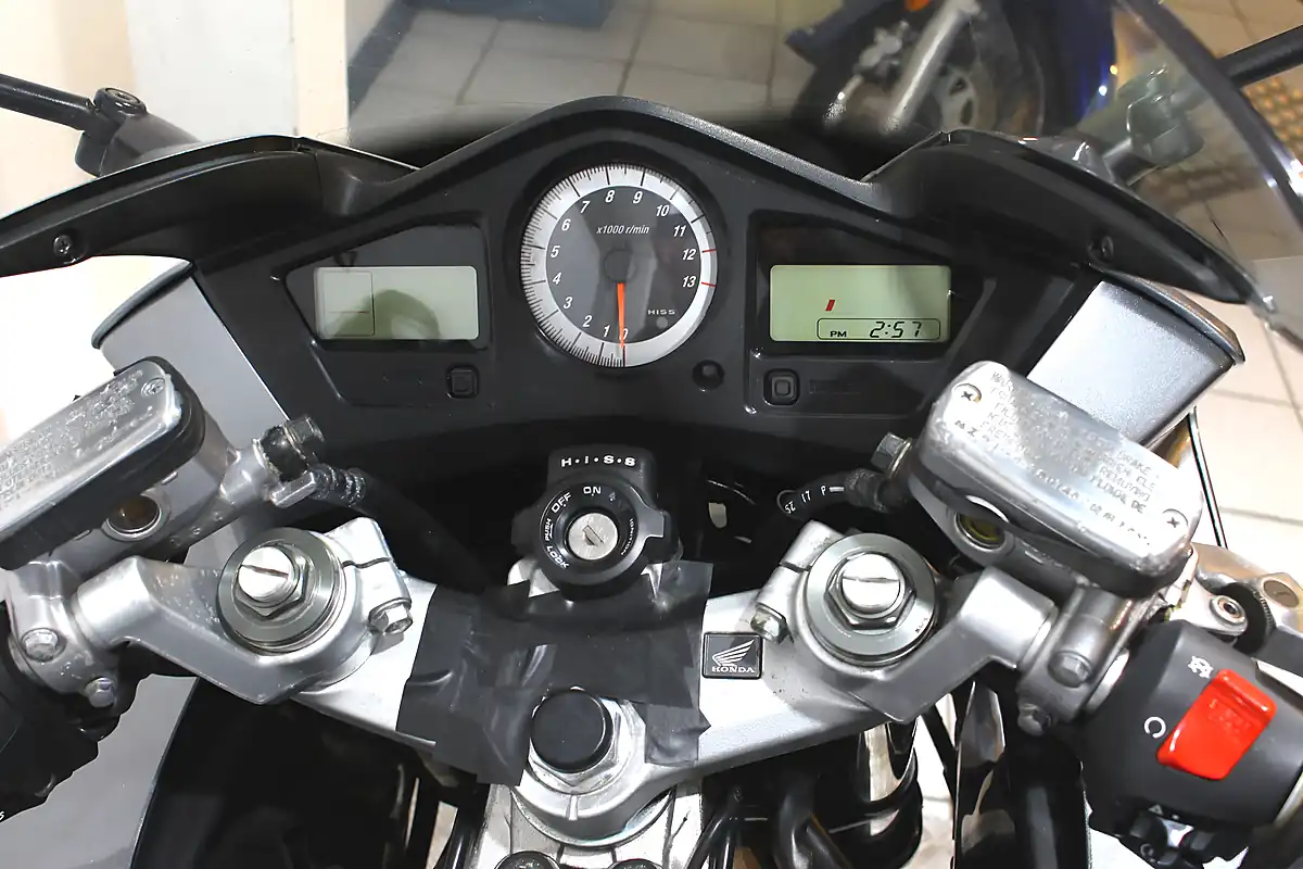 Used 2008 Honda VFR800 Silver - Interior and Exterior details 8