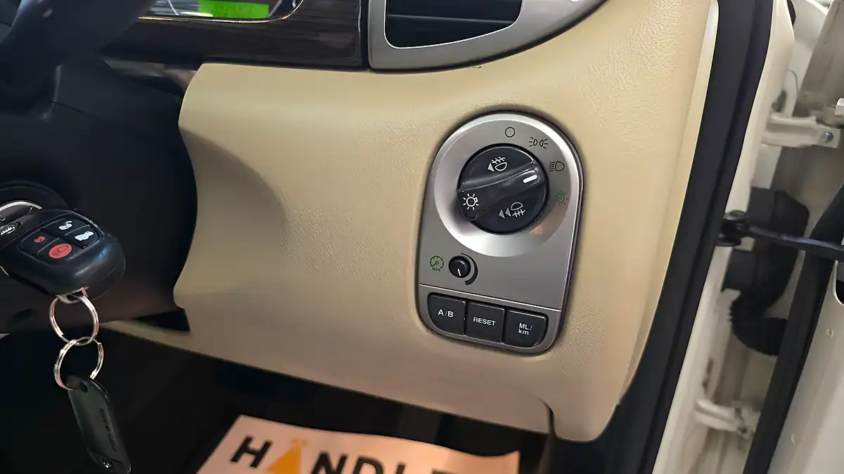 Used 2008 Jaguar X-Type Saloon White - Interior and Exterior details 12