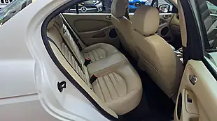 Used 2008 Jaguar X-Type Saloon White - Interior and Exterior details 5