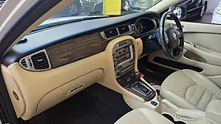 Used 2008 Jaguar X-Type Saloon White - Interior and Exterior details 6
