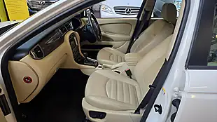 Used 2008 Jaguar X-Type Saloon White - Interior and Exterior details 7