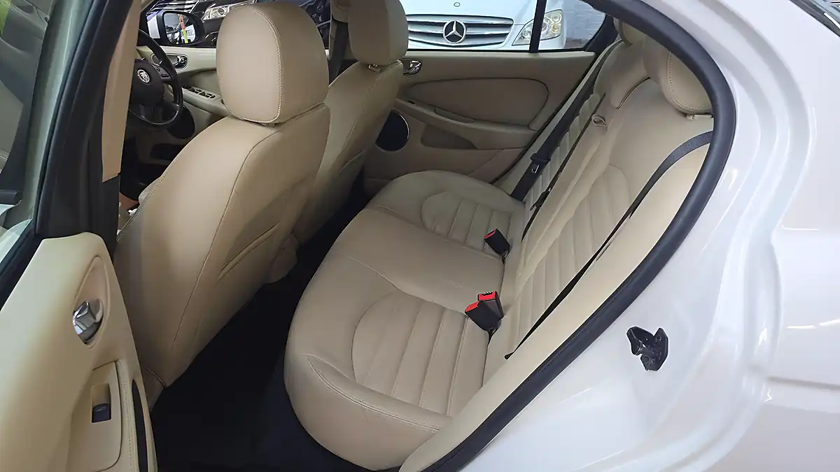 Used 2008 Jaguar X-Type Saloon White - Interior and Exterior details 8