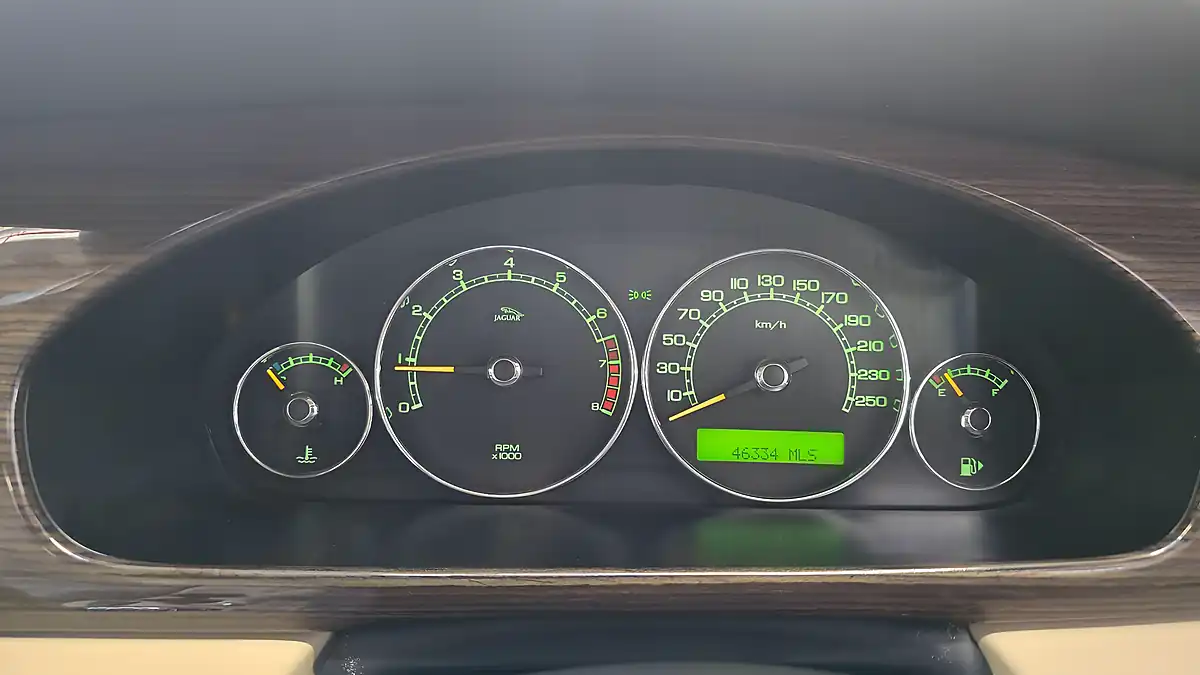Used 2008 Jaguar X-Type Saloon White - Interior and Exterior details 9