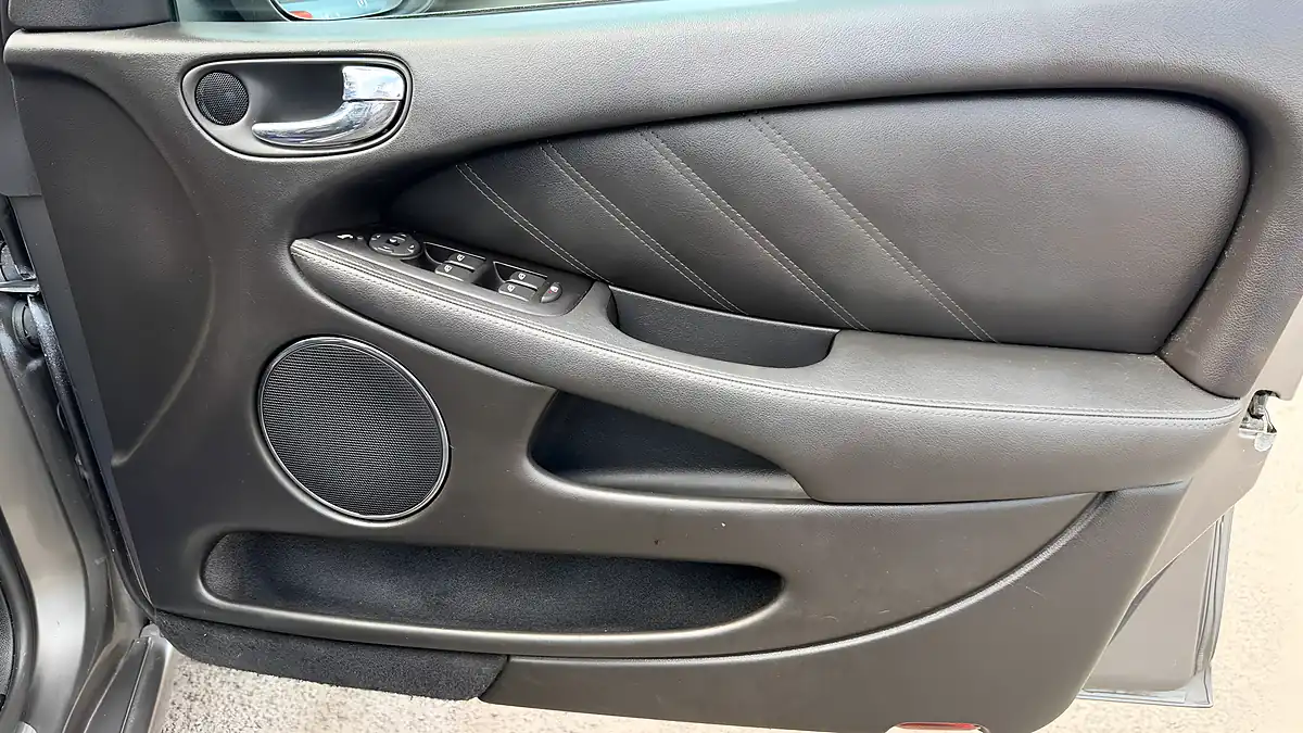 Used 2008 Jaguar X-Type Se Grey - Interior and Exterior details 15