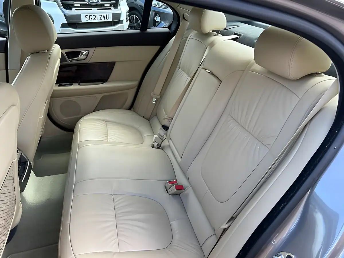 Used 2008 Jaguar Xf Luxury Grey - Interior and Exterior details 13