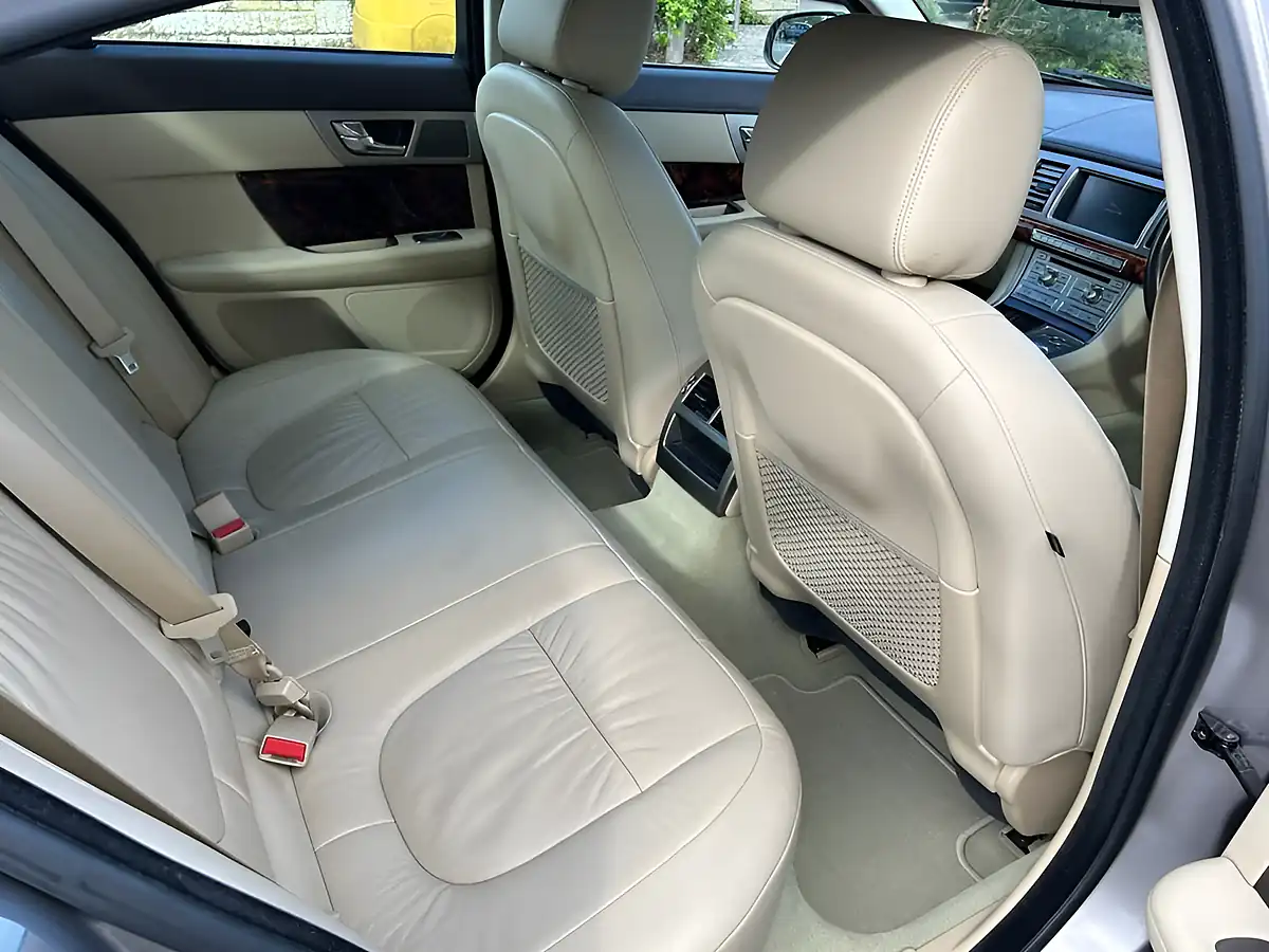 Used 2008 Jaguar Xf Luxury Grey - Interior and Exterior details 14